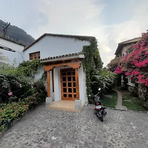 Casa Buho Bed & Breakfast Antigua